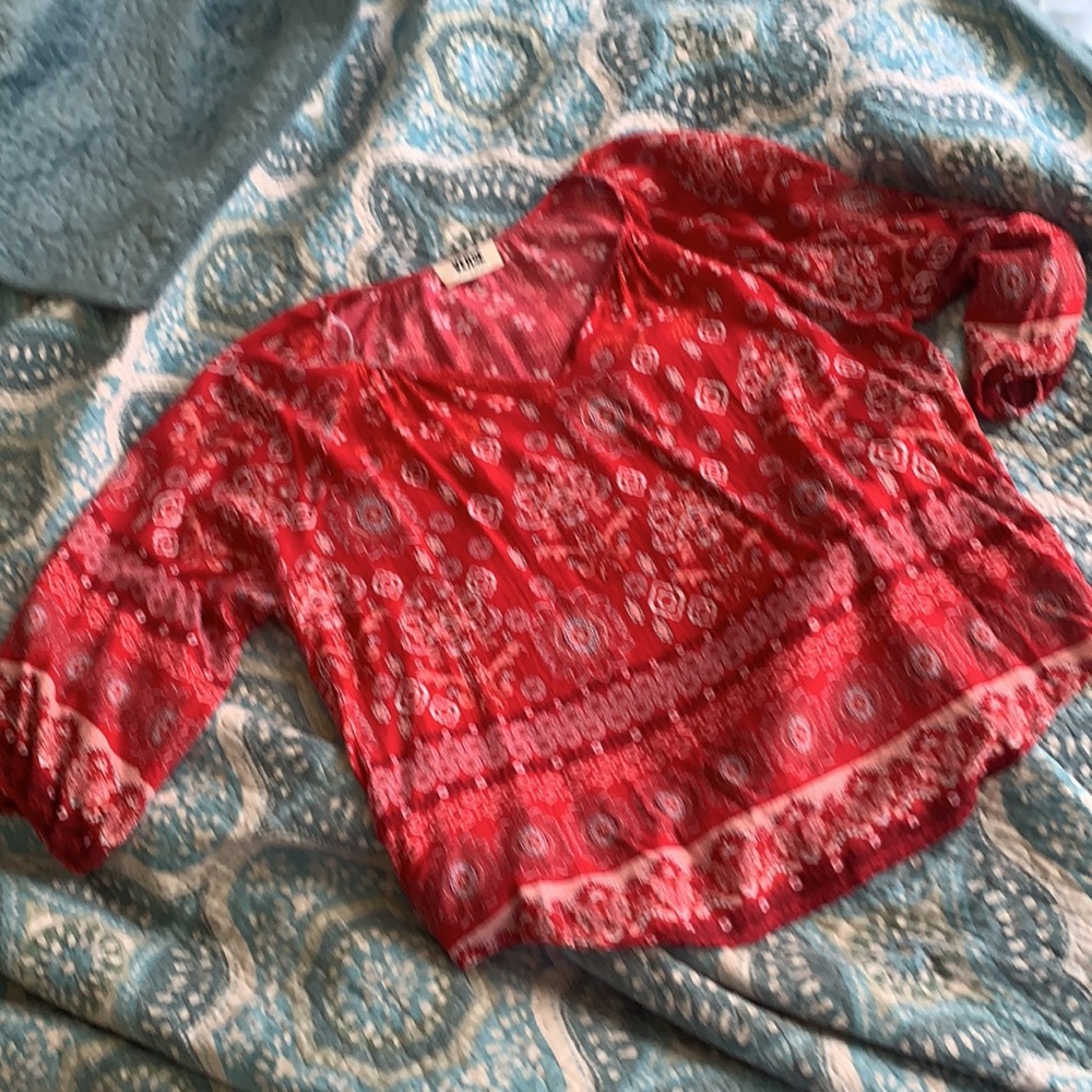 Comfortable and breathy, mati billow sleeve top! - Picture 2 of 4